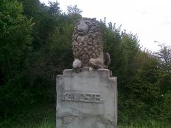 le monument Lion,stéle béton-malade